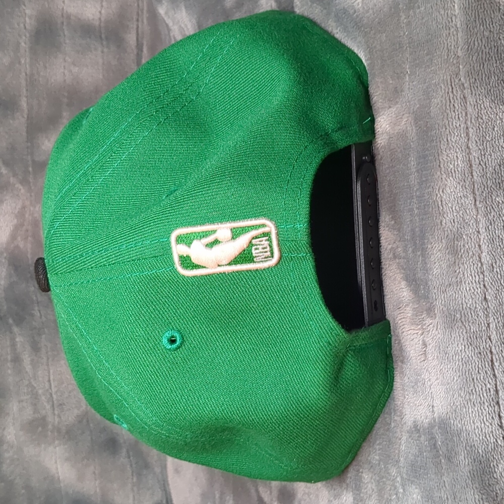 New Era Boston Celtics 2-Tone 9FIFTY adjustable snapback hat.  - Picture 4 of 16